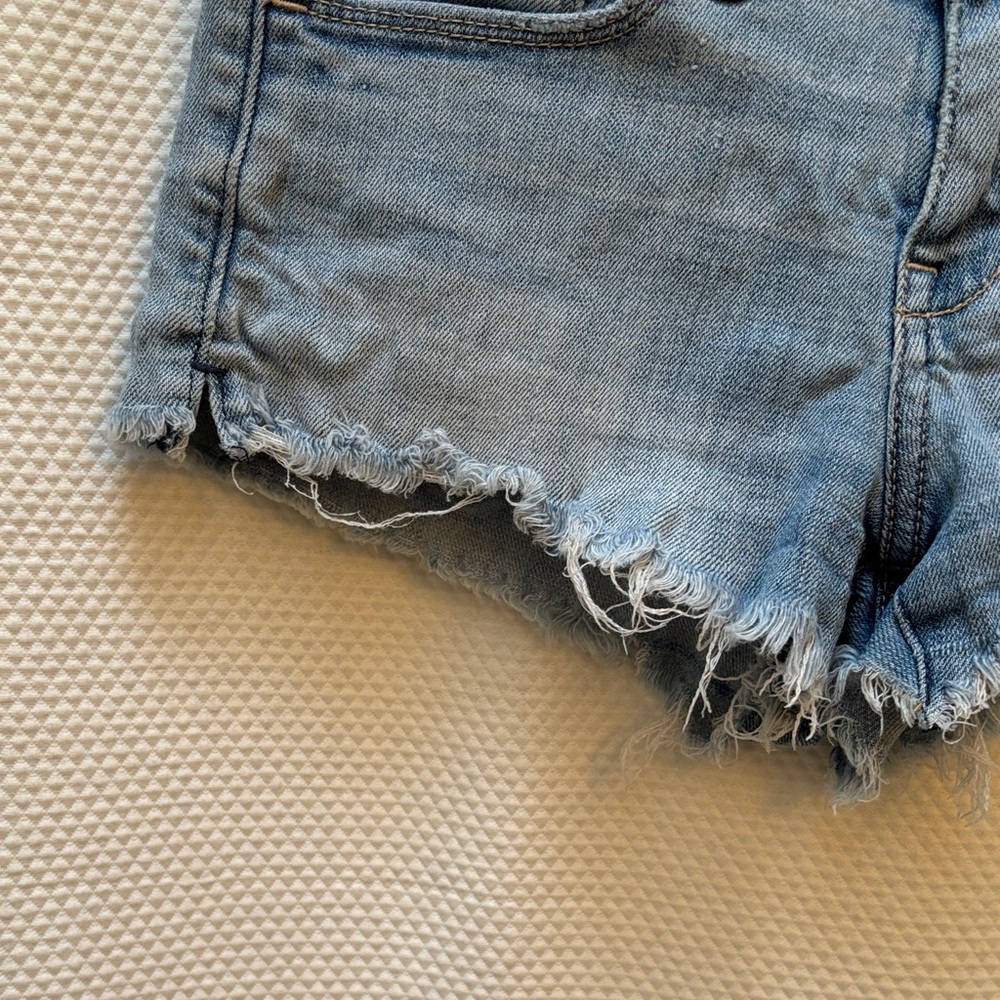 Abercrombie & Fitch Denim Low Rise Shorts - Picture 3 of 6